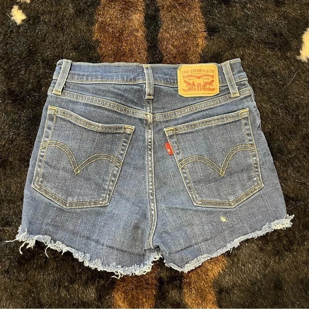 Levis denim cut off jean shorts size 25 - Picture 1 of 2